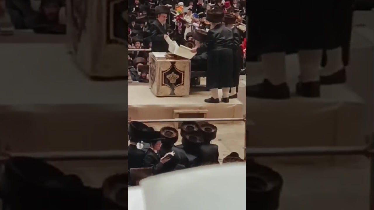 Viznitz Rebbe Reading Megilah Purim 5786