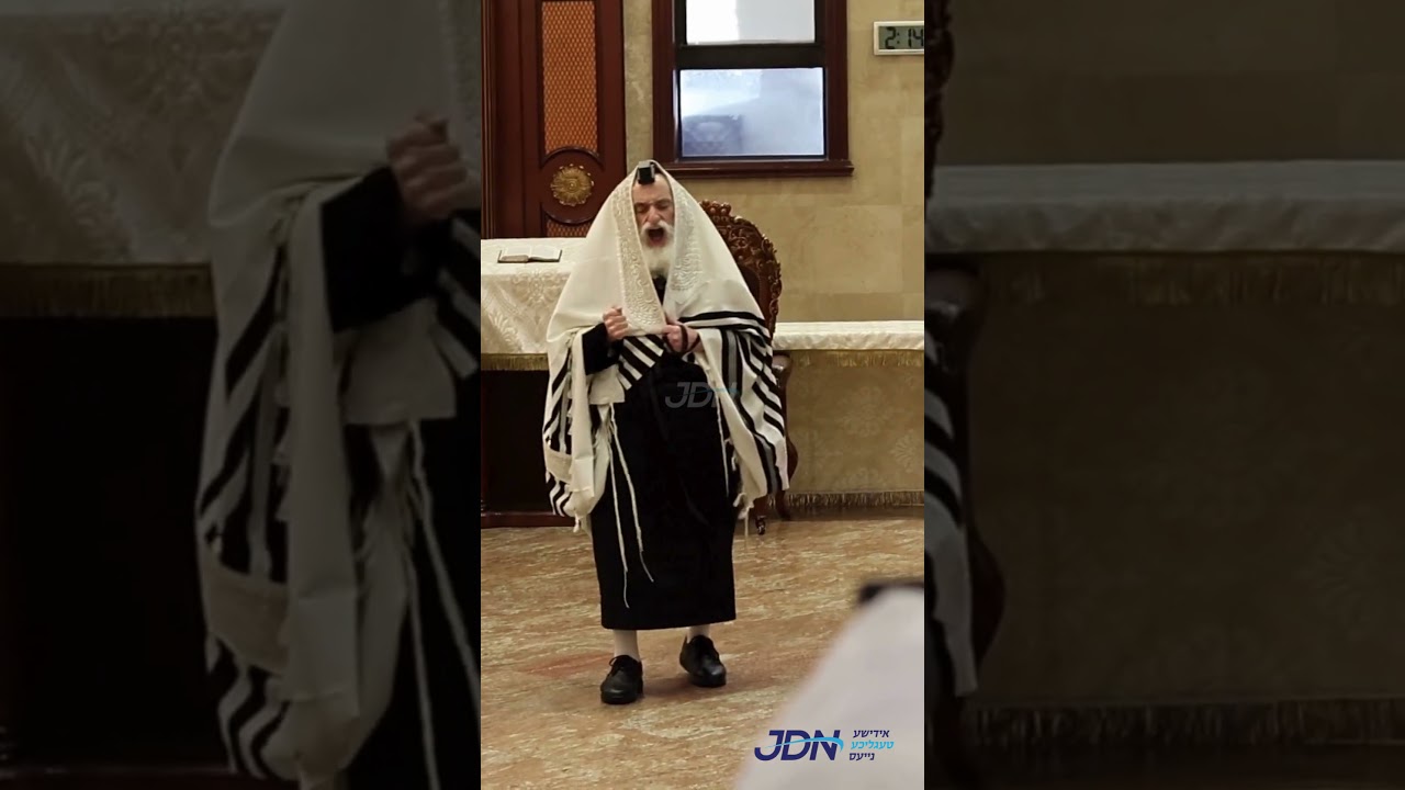 האדמו"ר מוויזניץ ביי תפילת שחרית בבית מדרשו אין וויליאמסבורג