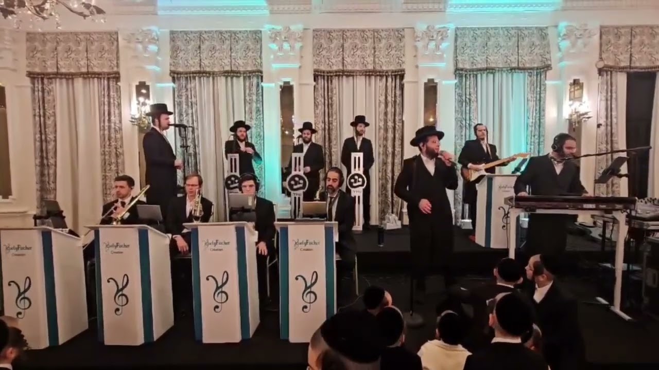 Yoely Fischer 🎹 Bentzy Webermen 🎤 Shira Choir