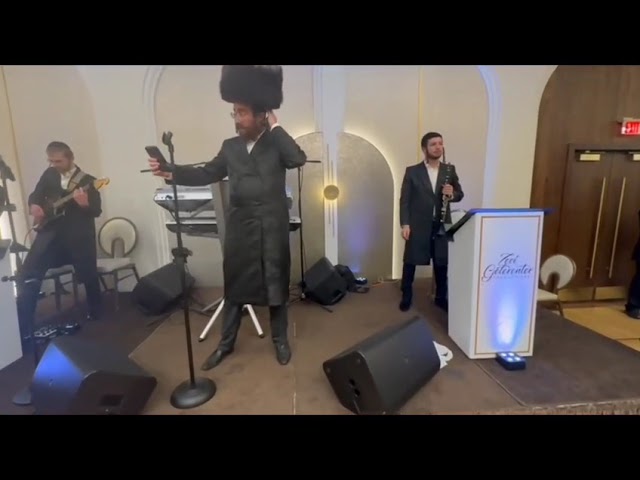 Zevi Gelerenter on the keys & Motty Rosenfeld @ Yeichel Leifer & Dancziger