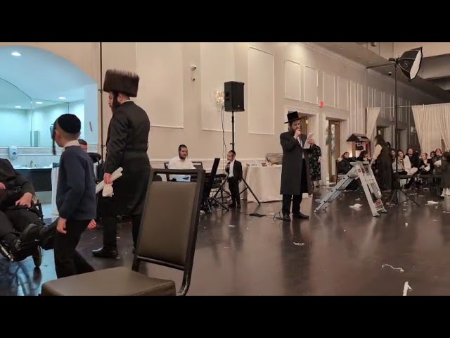 A Live mitzvah tantz with YECHIEL