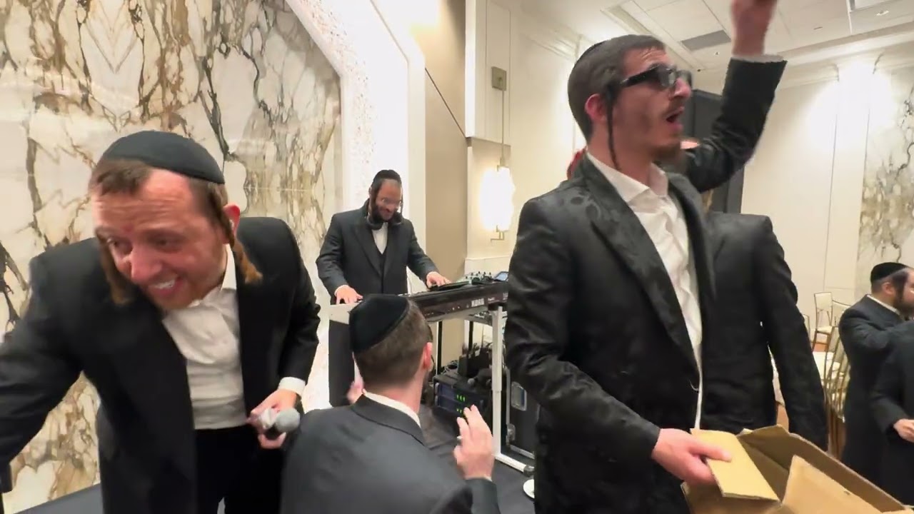 David Weiss & Berger Wedding | Singer Sruly Green | 🎹 Yoely Fischer on the Keys