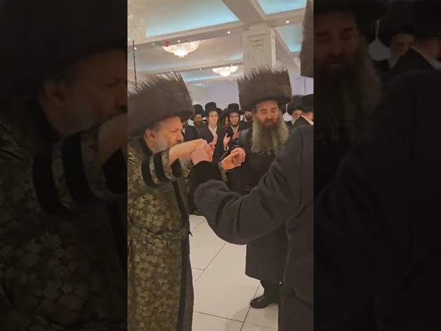 האדמו"ר מבאבוב 45 בריקוד עם האחים האדמורי"ם מסאדיגורה בשמחת בית סאדיגורה - מודז'יץ ארה"ב בלונדון