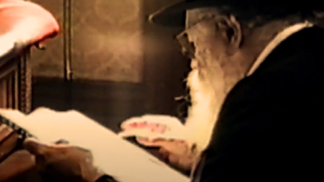 WATCH: Eicha, Tisha B'Av with the Rebbe