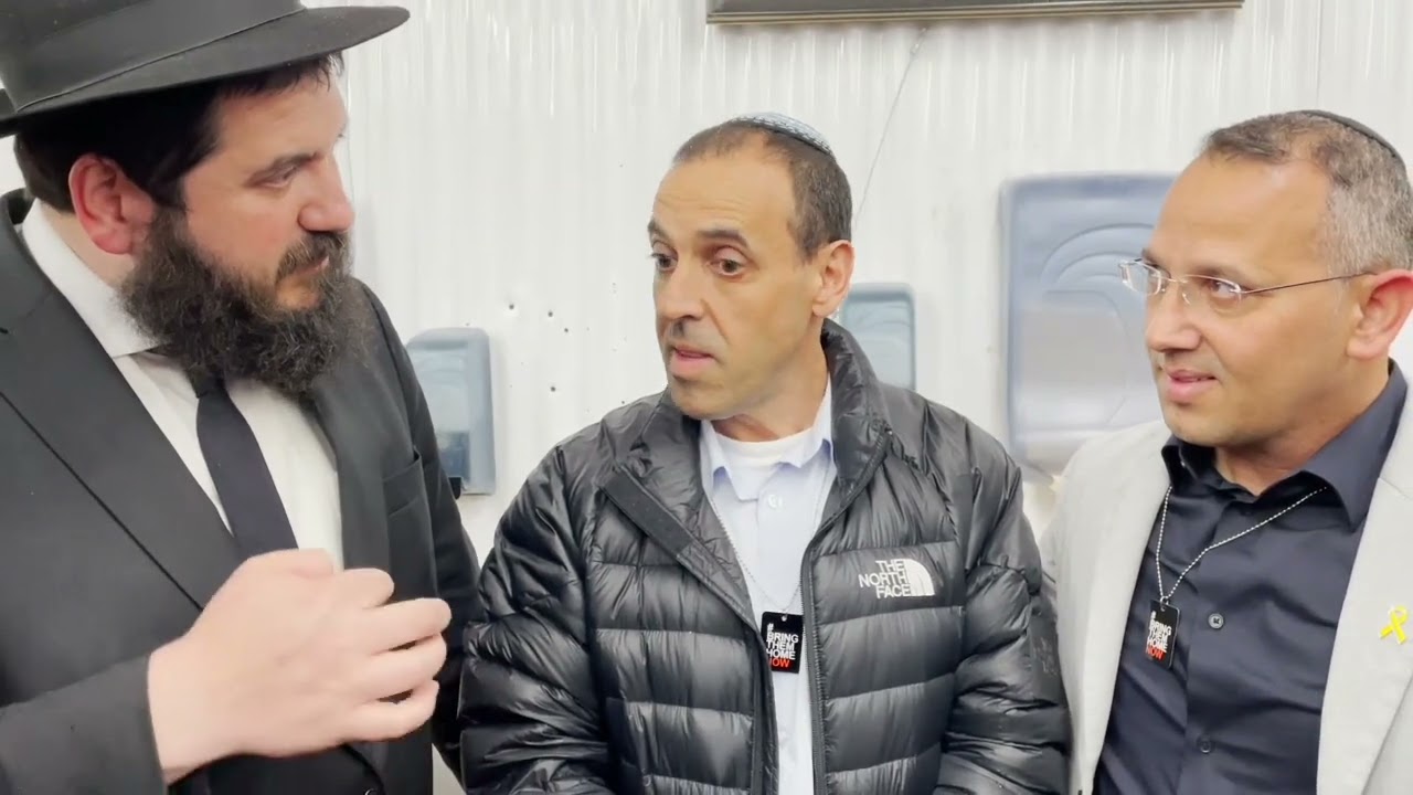 Freed Hostage Eli Sharabi Visits Rebbe’s Ohel to Give Thanks