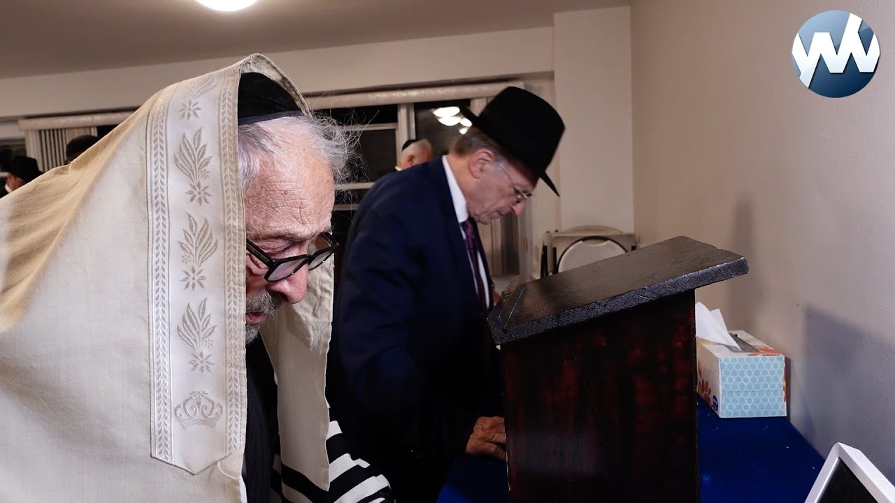 99 Year Old Holocaust Survivor Recites Selichos | ניצול שואה בן 99 מדקלם סליכוס