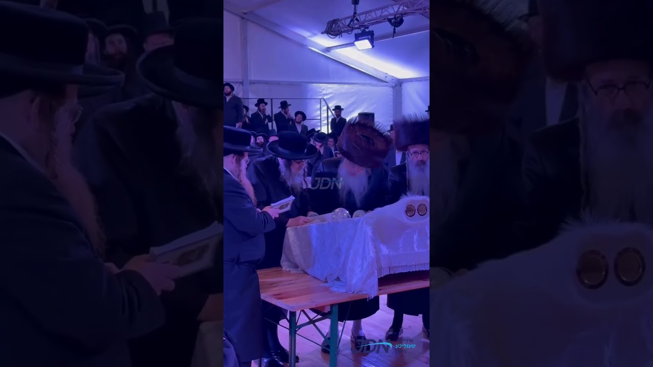 האדמו"ר מטאהש איז עולה לתורה נאכן הכנסת ספר תורה אין שטאט טאהש אין אונגארן