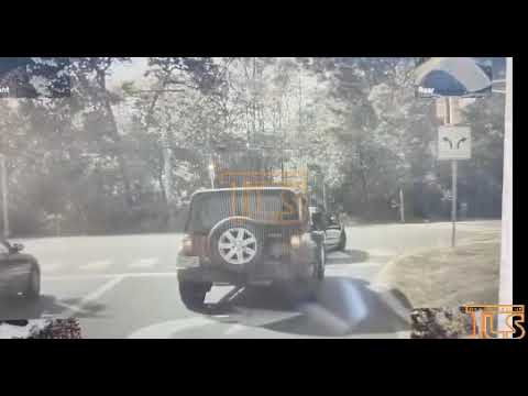 School bus blows red light 4 seconds after red