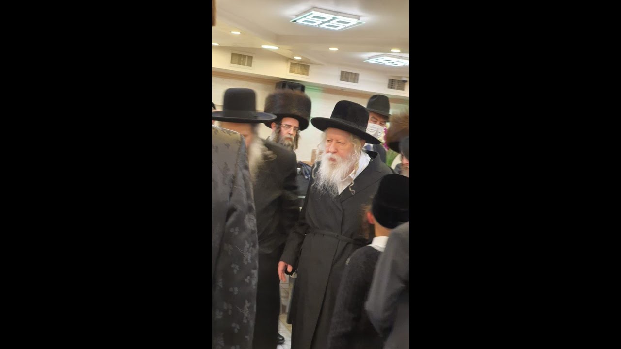 כ"ק אדמו"ר מגור שליט"א איז זיך משתתף בשמחת בית קרעטשניף - קאסוב וויזניץ - אנגוואר