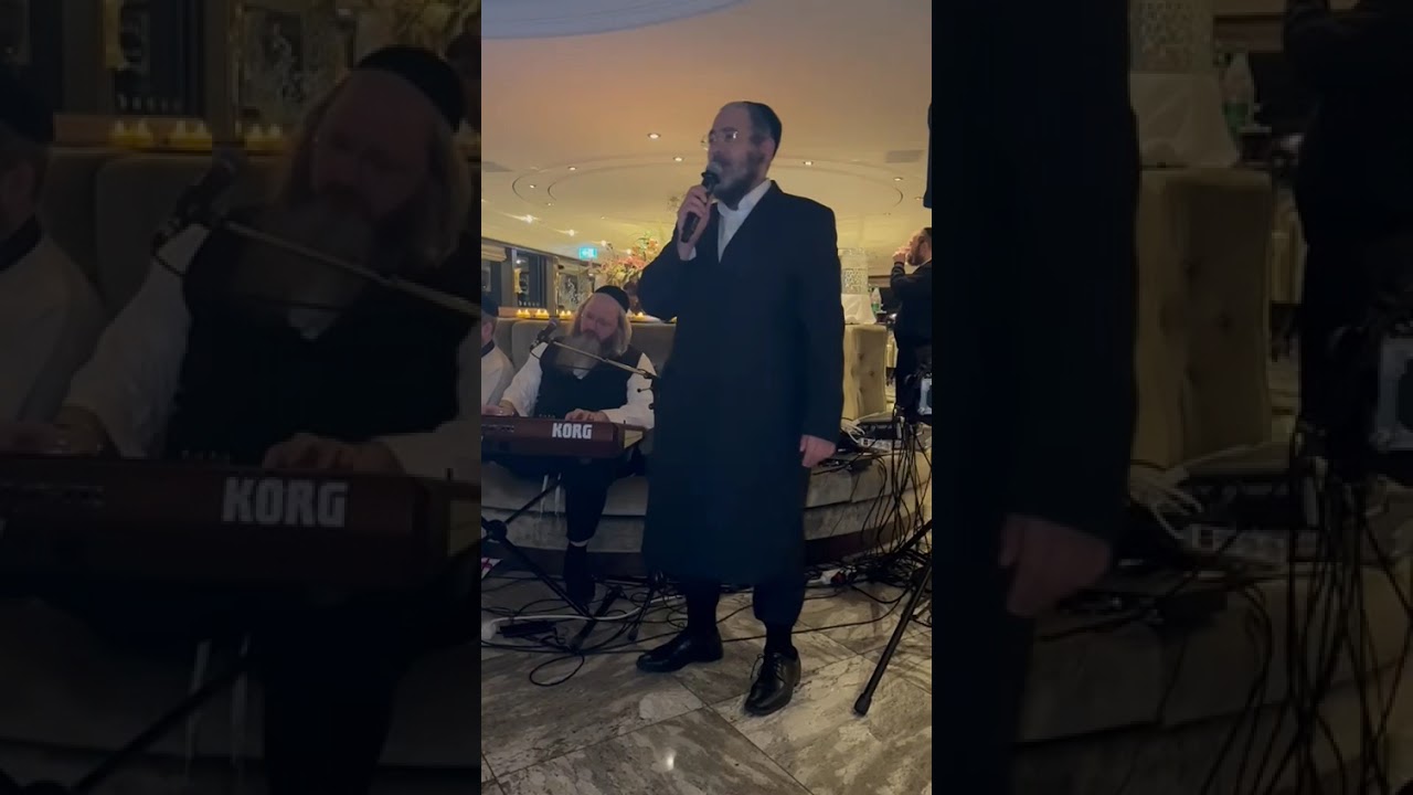 דער ציבור זינגט מיט חזן ישרלי אדלער און בודאפעסט אויף די שיף