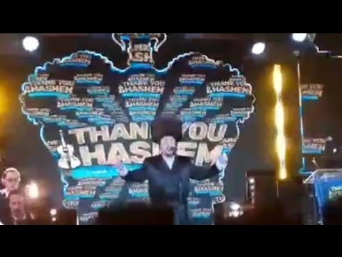 Lipa Schmeltzer Performing A Brand New Song At The 'Thank You Hashem' Event - ליפא שמעלצר שר שיר חדש