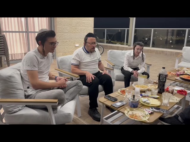 ליפא שמלצר בנצי קלצקין וושלומי בארענשטיין נפגשו…..
