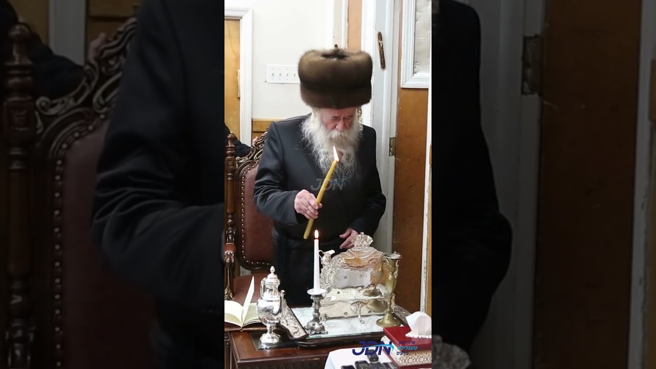 האדמו"ר מטשערנאביל ביי הדלקת נרות חנוכה - ליל ב' חנוכה