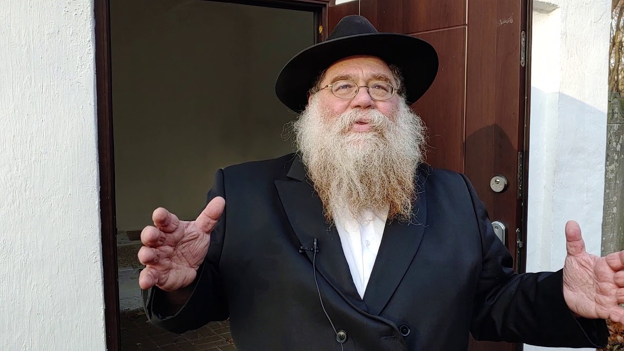 Warsaw Tour w R' Dalfin - Graves of Reb Chaim Brisker & the Netziv