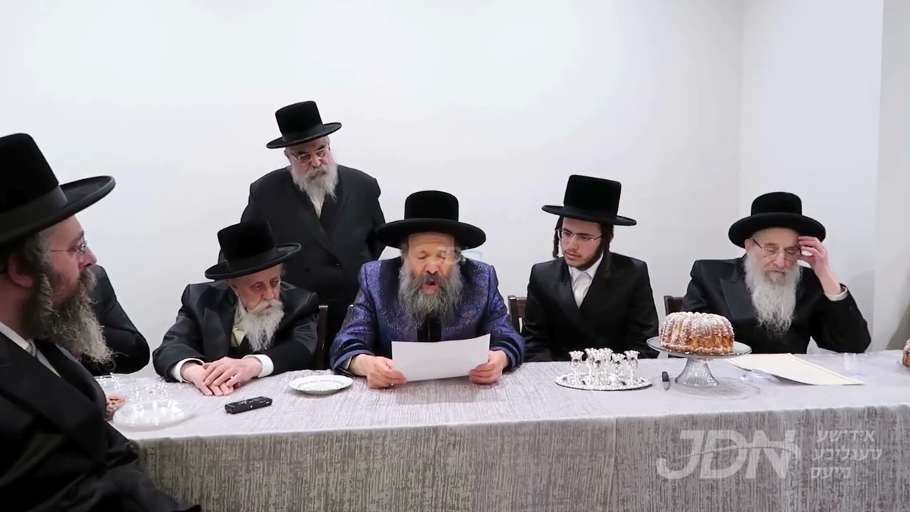 שמחת התנאים פון אן אייניקל פון האדמו"ר מבאבוב - 45 אין יוניאן, און קידוש לבנה נאכן שמחה.