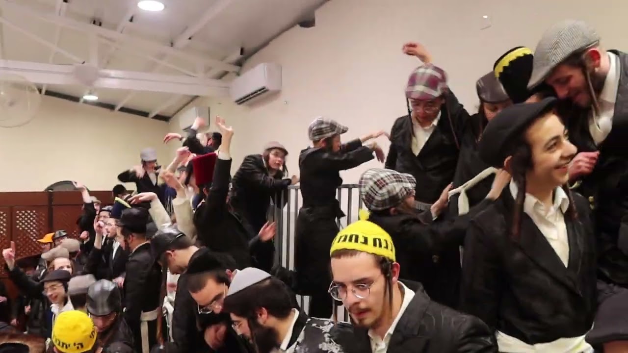 טיש פורים דפרזין תשפ''ו בחצר הקודש זוועהיל בביתר עילית