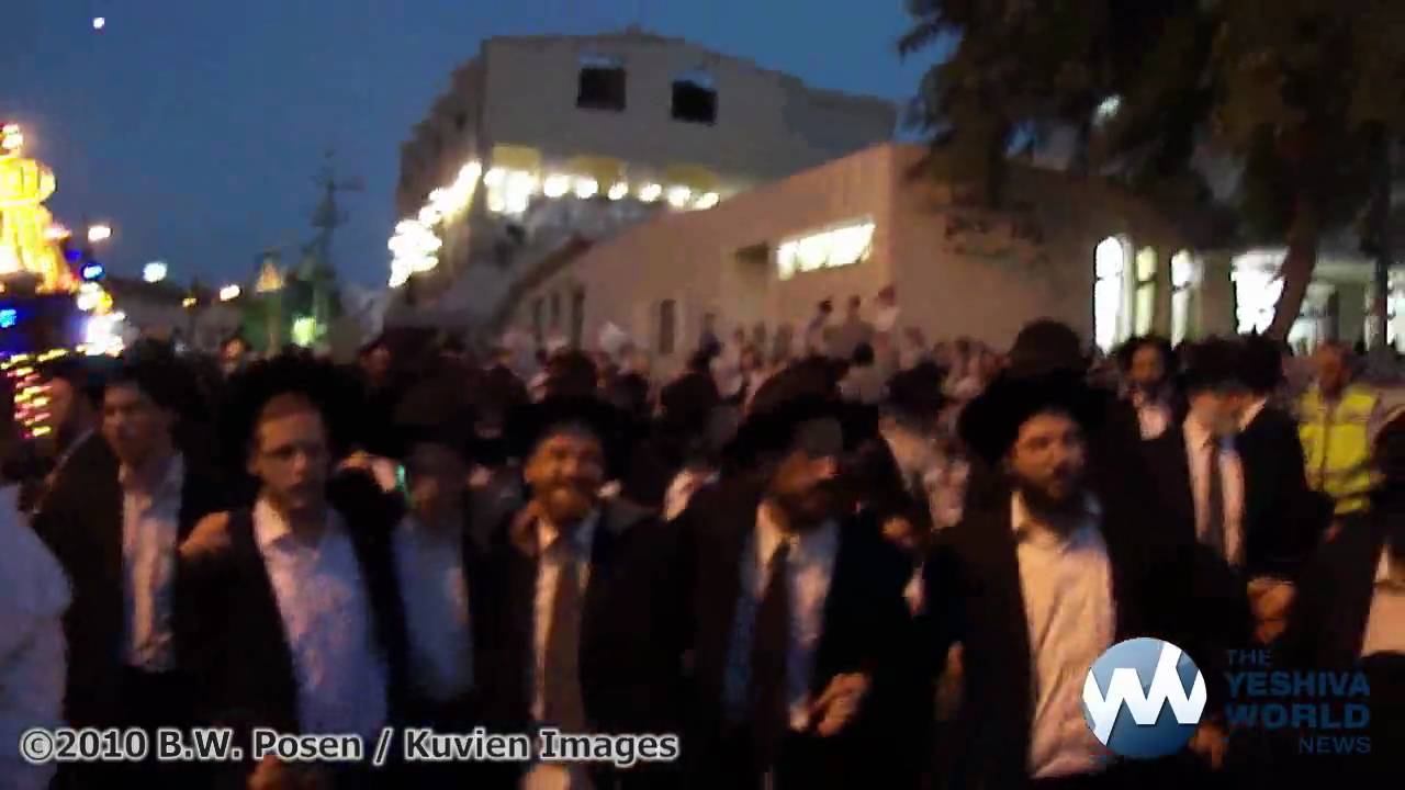 Cincinnati Family donates Sefer Torah to Kehilas Ashkenaz