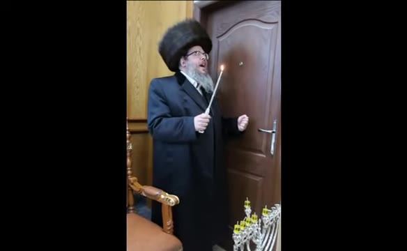 הדלקת נר ה' דחנוכה בחצר הקודש באסטאן ביתר