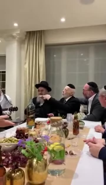 יגאל צליק עם זקני פרחי לונדון