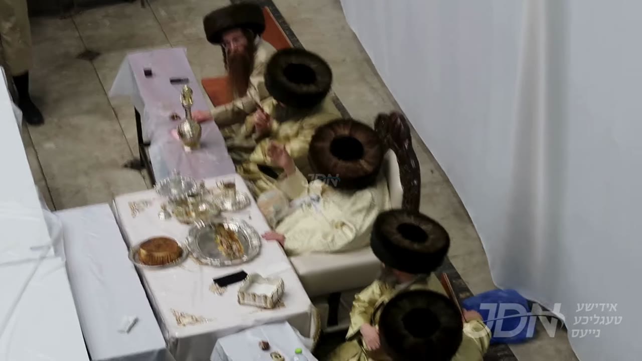 האדמו"ר מתולדות אברהם יצחק פראוועט א לחיים טיש לרגל די שמחת החתונה פון א אייניקל אין אמעריקע
