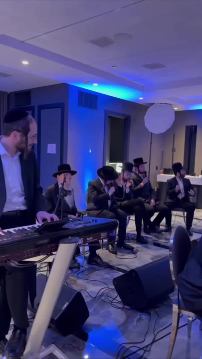 שבע ברכות עם גדול זמר החסידי מרדכי בן דוד ומקהלת שירה והקלידן הענק יענקי ליווי