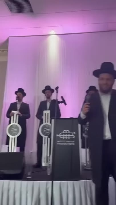 חיים בראון עם מקהלת שירה ותזמורת של מוטי ברייער