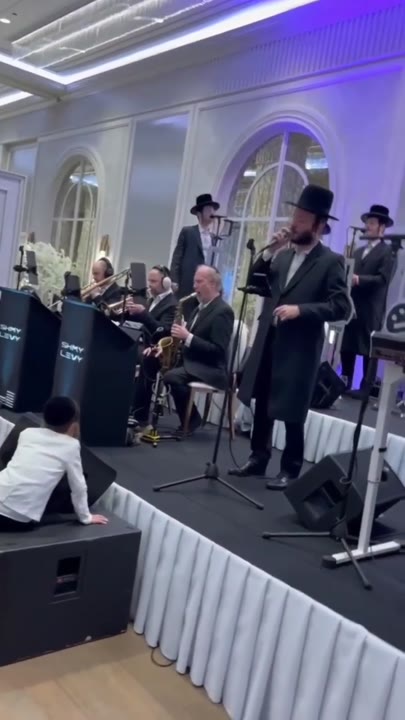 מנחם מושקוביץ - מקהלת שירה ותזמורת של שמעי ליווי