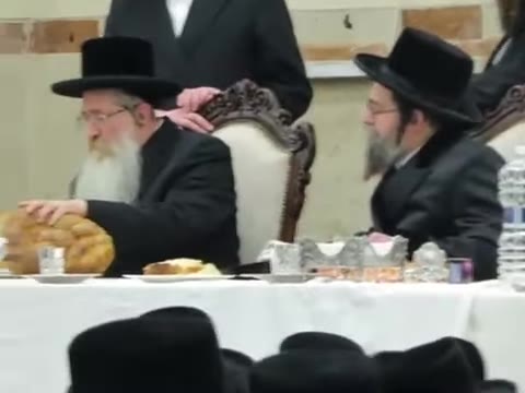 סעודת הילולא של כ"ק אדמו"ר הרה"ק מסקולען זצ"ל אצל בנו כ"ק אדמו"ר מסקולען ירושלים שליט"א
