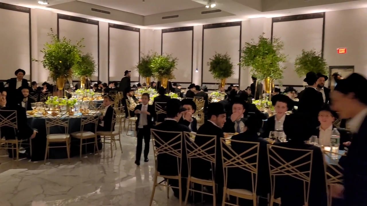 Chatzi Katz singing at a Seudas Hachnosas Sefer Torah for Rabbi Mendel Slomovits' Yeshiva 4/18/23