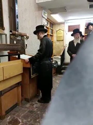 כ"ק אדמו"ר מסאדיגורא שליט"א בעליה לציון זקינו בעל עקבי אבירים מסאדיגורא זצ"ל